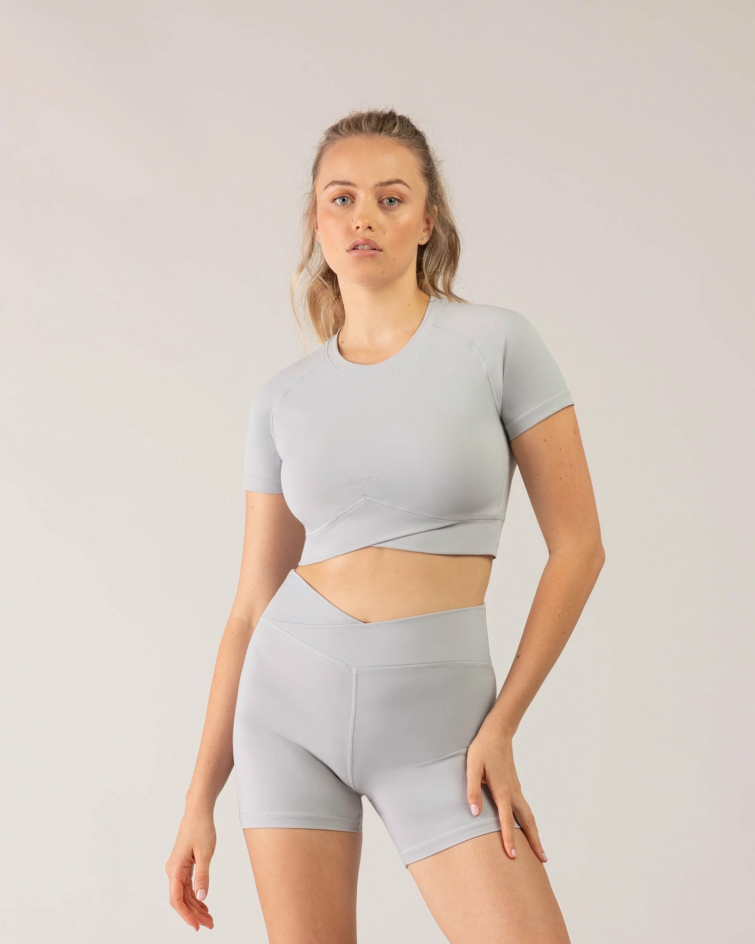 Deals โญ BLOCHSTORE-US BLOCHeverhold Cross Over Tee Mist ๐ 3 Deals โญ BLOCHSTORE-US BLOCHeverhold Cross Over Tee Mist ๐ - Image 3